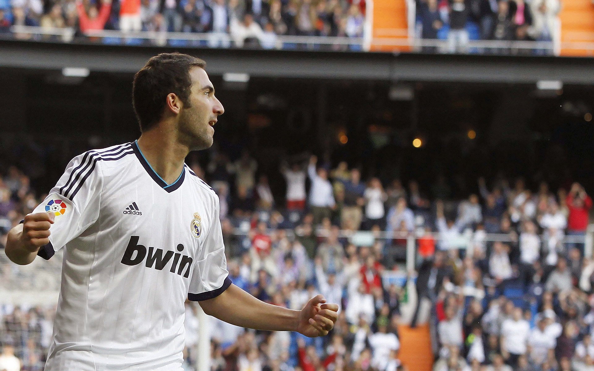 欧冠决赛焦点战，乌克兰粉碎阿根廷，绿茵场上的战争回响